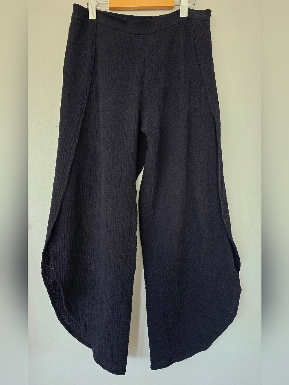 DREW Black Wide-Leg Textured Cotton Beach Pants. Size M Ladies.